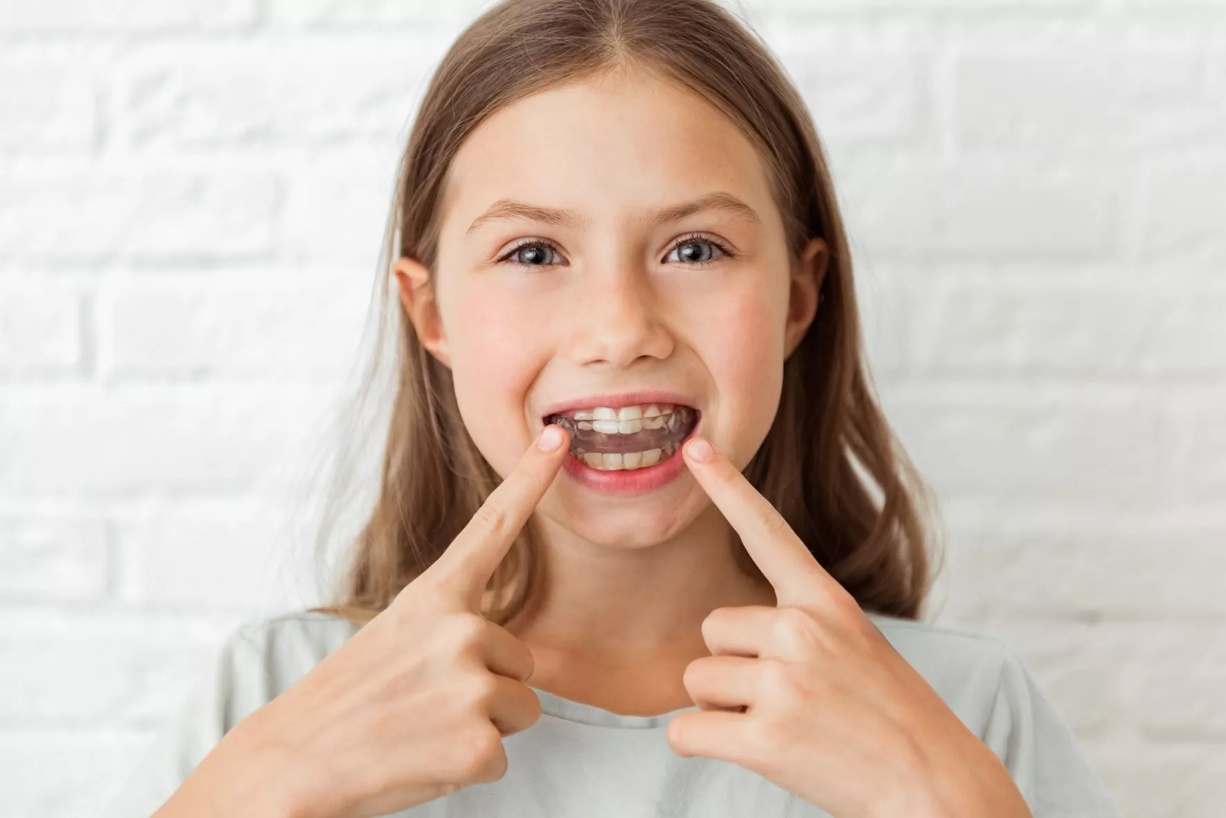 呼吸道阻塞會使兒童習慣用口呼吸，長遠會影響上顎生長，導致上顎沒有足夠位置讓牙齒生長，長大後或要箍牙或拔牙