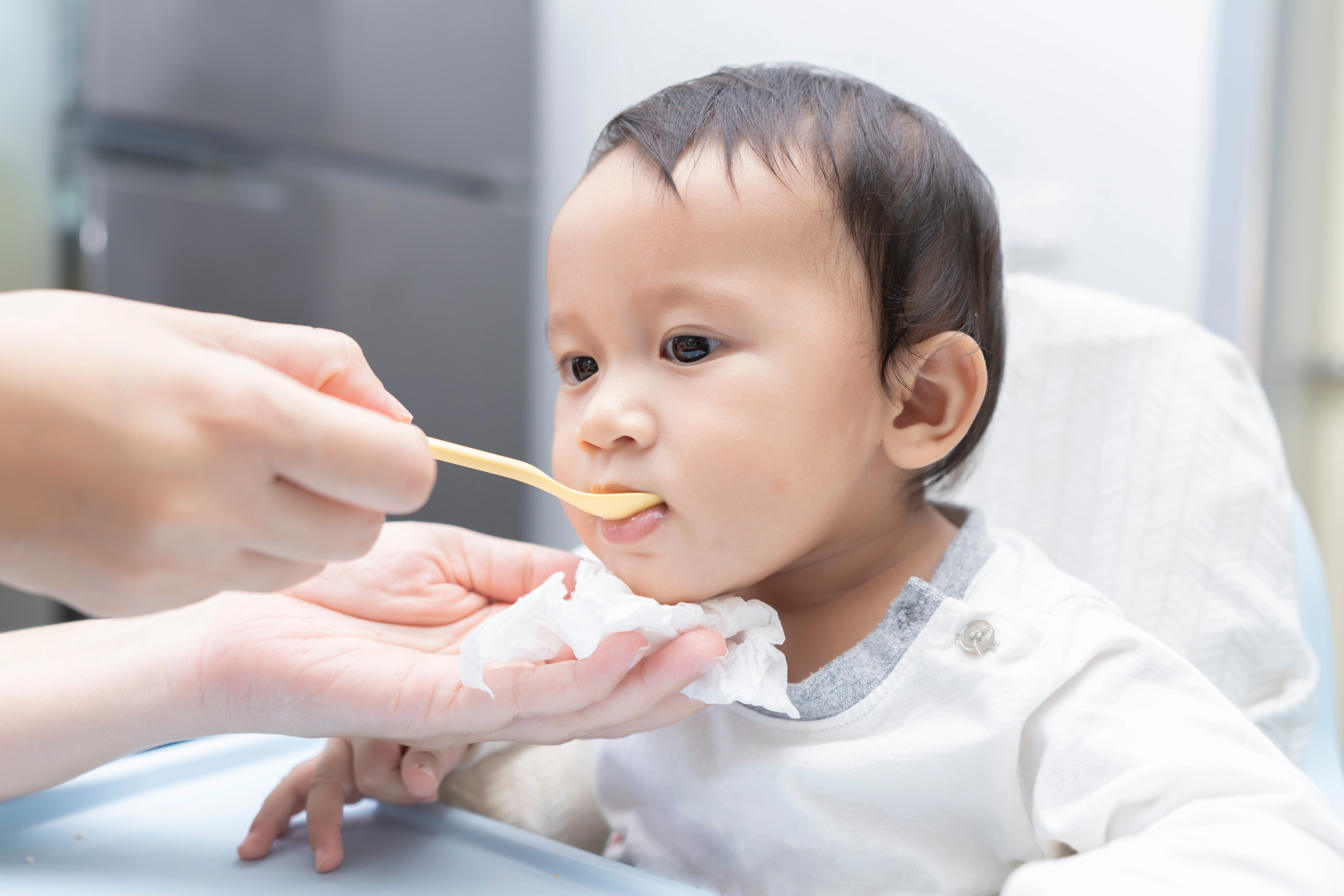 嬰兒患上急食腸患炎，胃口和精神較差，減慢餵食速度可減少再次嘔吐機會