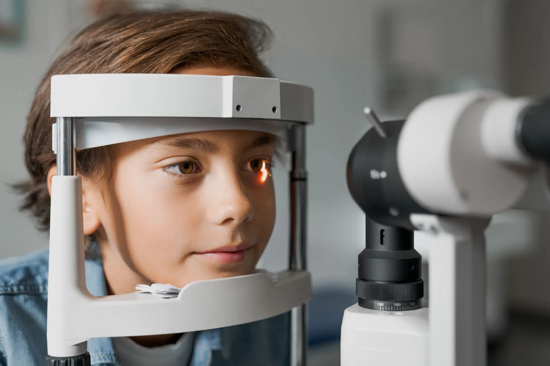 視覺神經出現膠質瘤，可能影響視力。